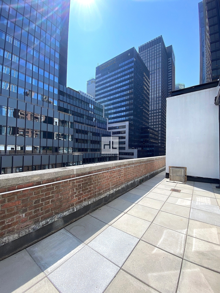East 48th Street - Photo 5