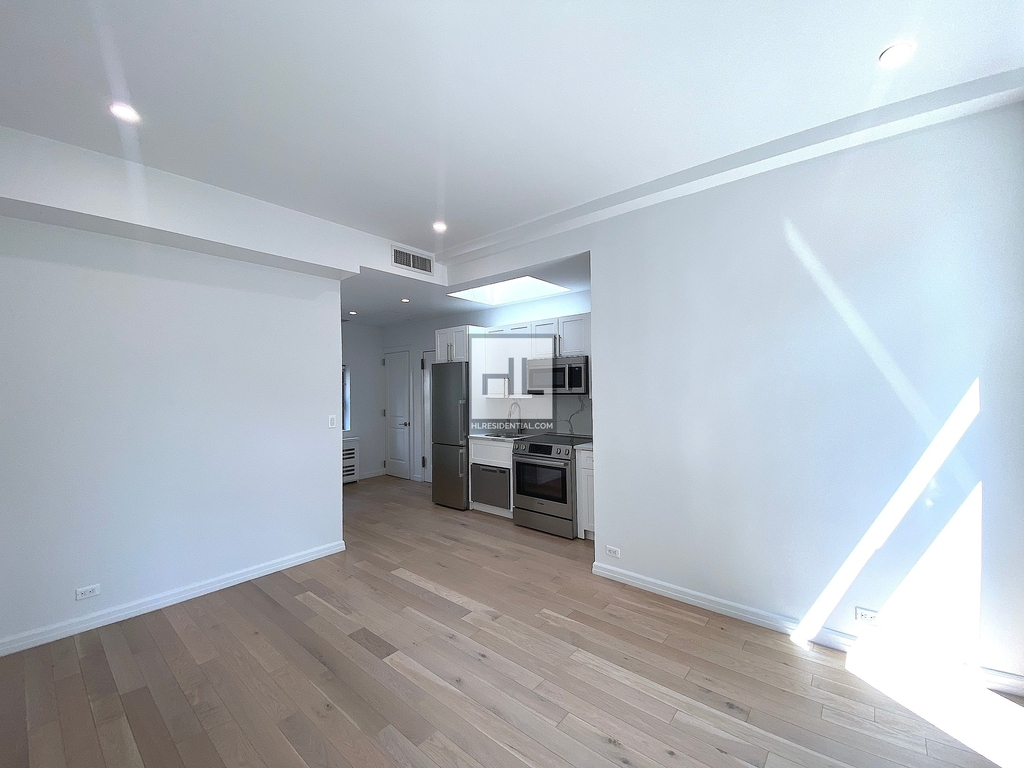 East 48th Street - Photo 0