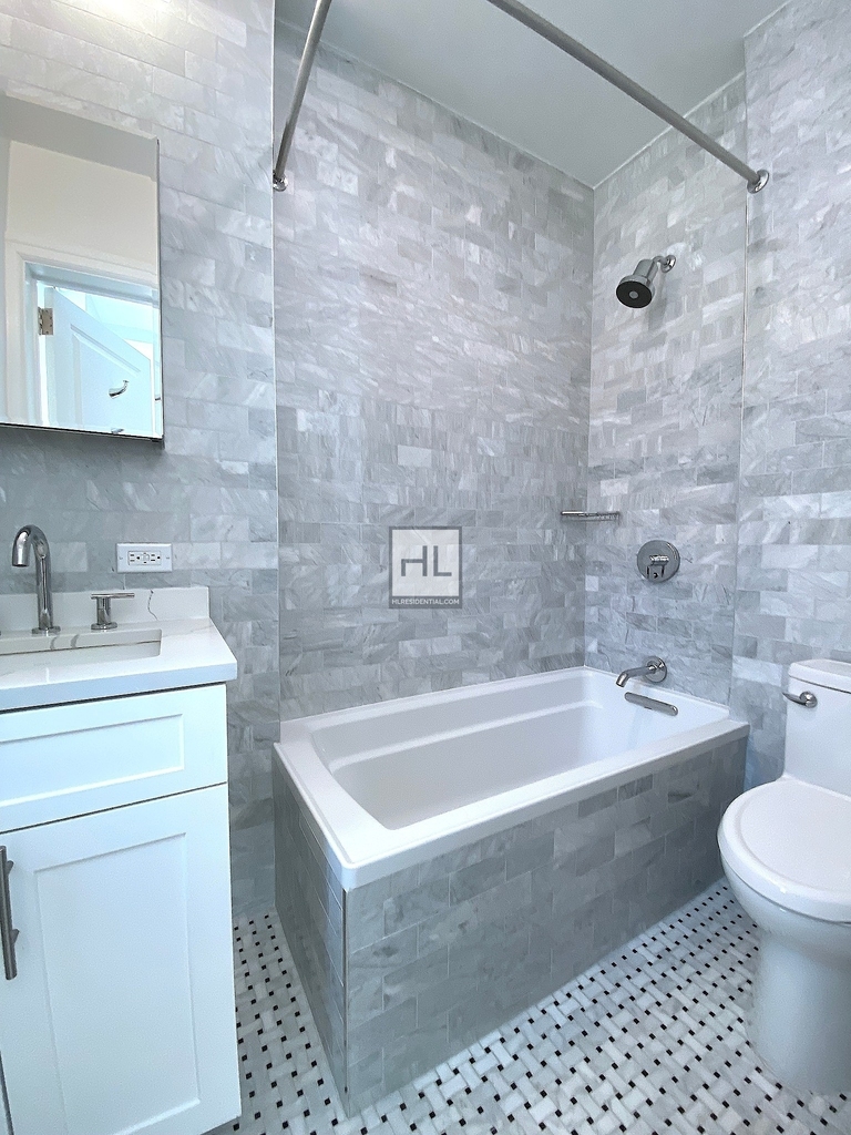 East 48th Street - Photo 4