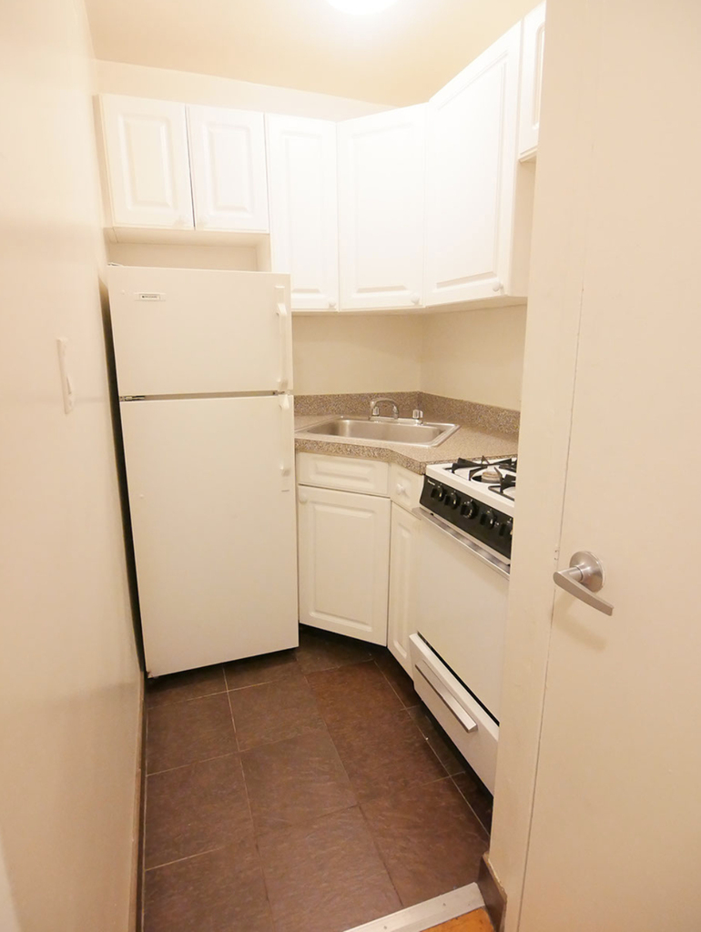East 31st Street - Photo 5