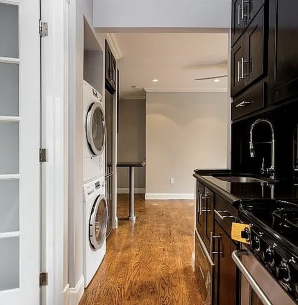 East 10th Street - Photo 1