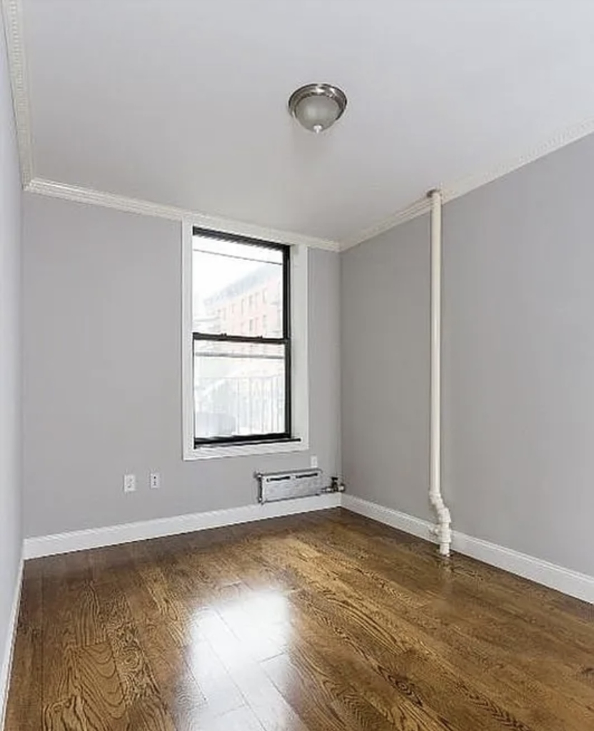 East 10th Street - Photo 4