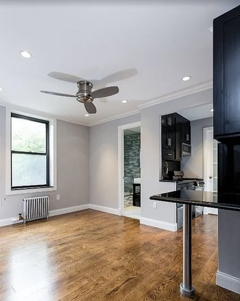 East 10th Street - Photo 2