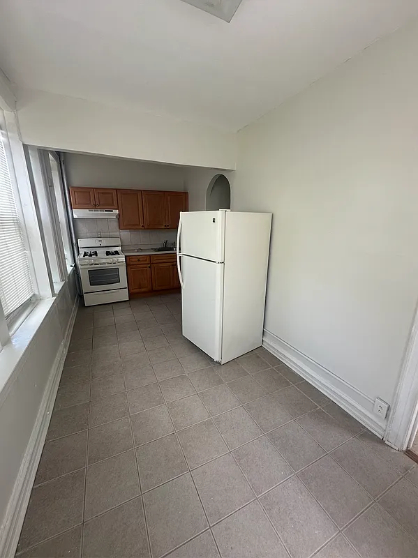 1271 Brooklyn ave - Photo 8