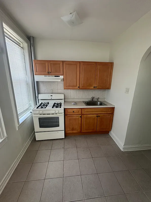 1271 Brooklyn ave - Photo 6