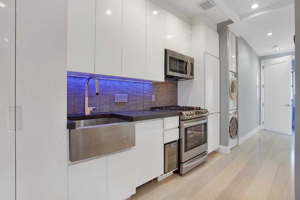 521 East 5th Street - Photo 0