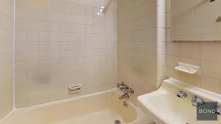 1616 York Avenue - Photo 4