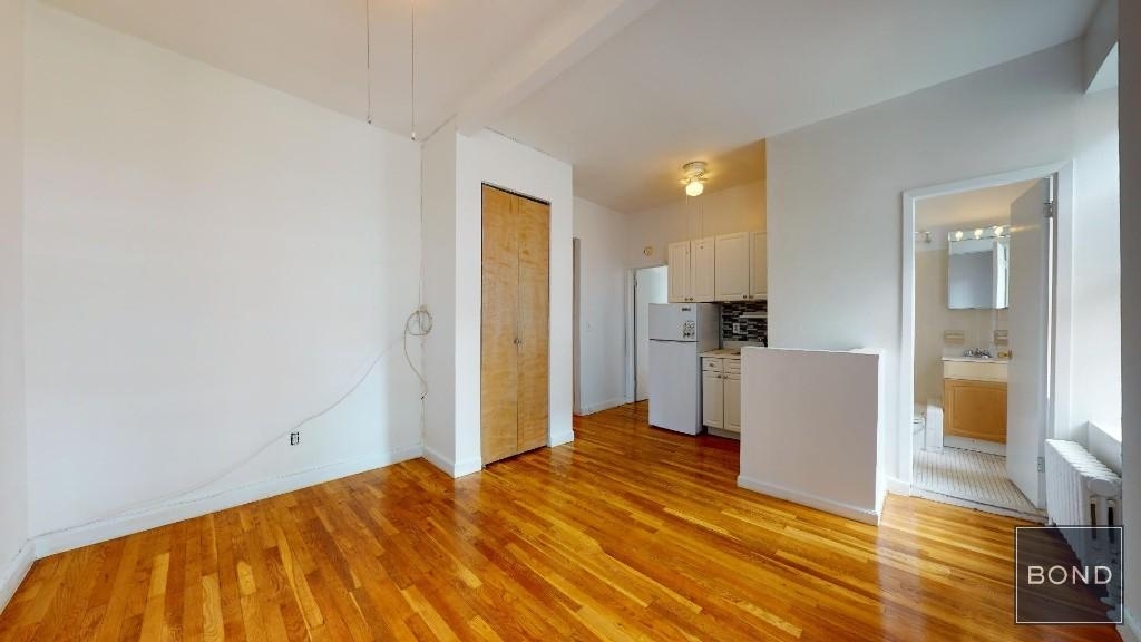 East 91 Street - Photo 0