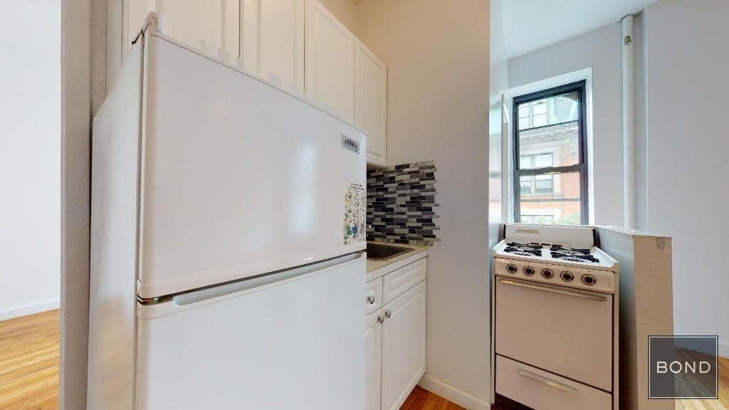 East 91 Street - Photo 8