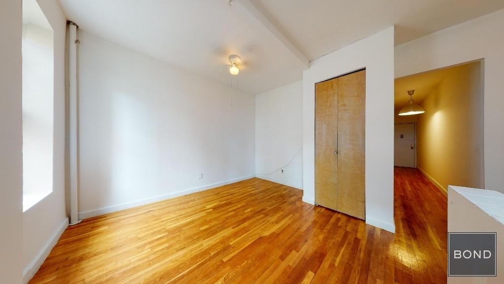 East 91 Street - Photo 4