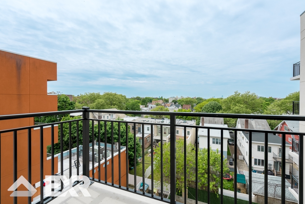 1946 Ocean Avenue - Photo 5
