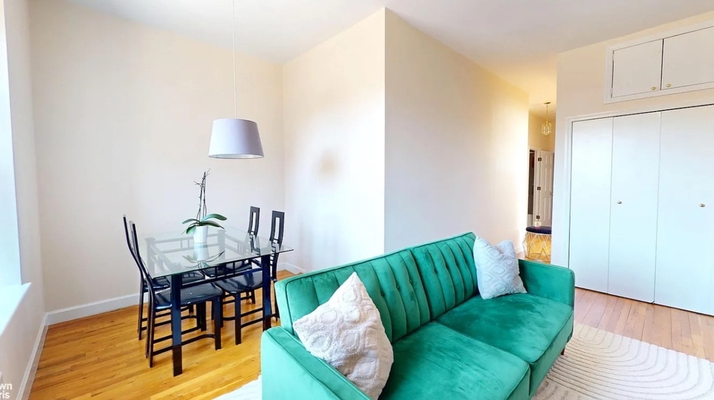 5th Avenue - Photo 1
