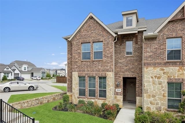 2028 Saddle Way - Photo 21