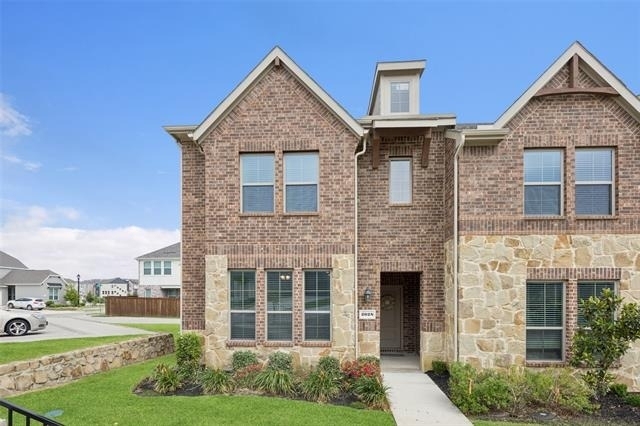 2028 Saddle Way - Photo 0