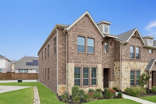 2028 Saddle Way - Photo 1