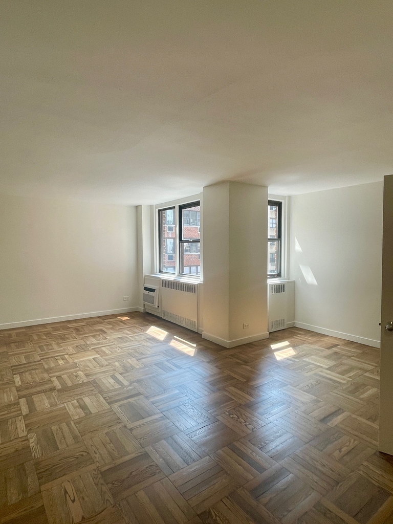 East 79th Street - Photo 0