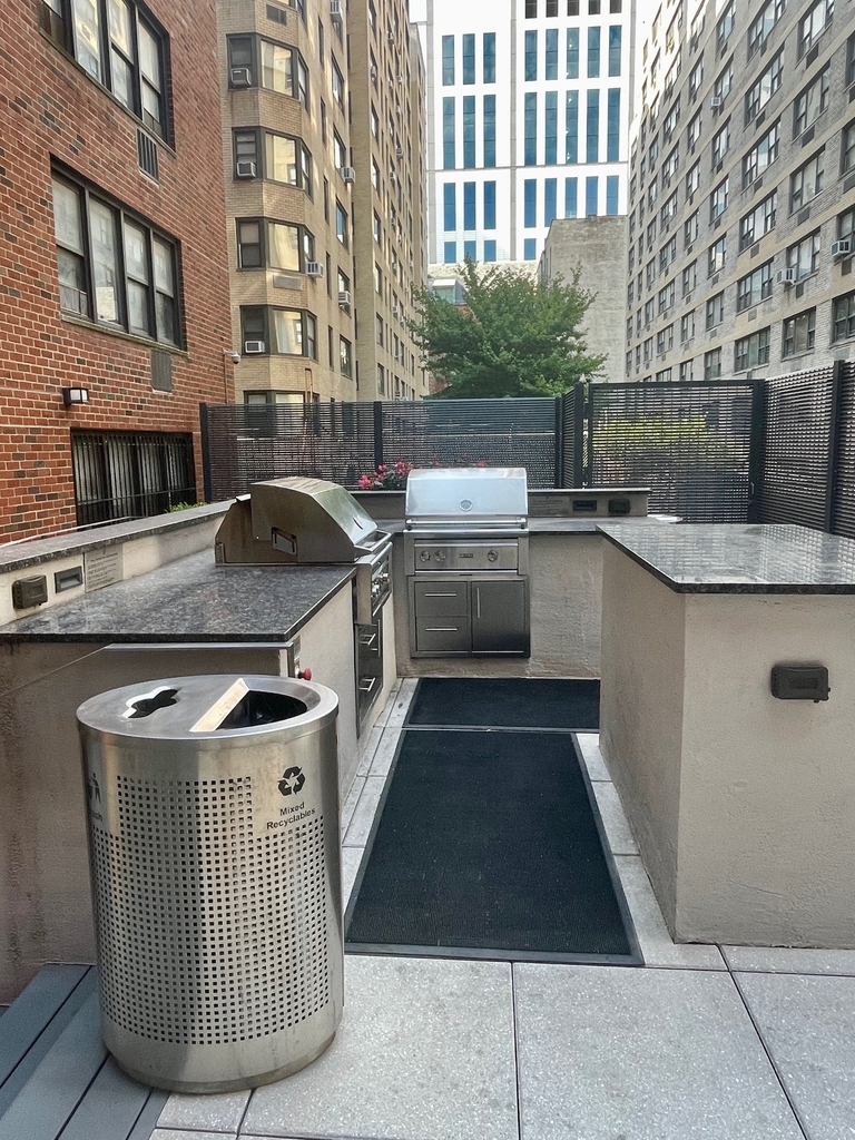 East 79th Street - Photo 7