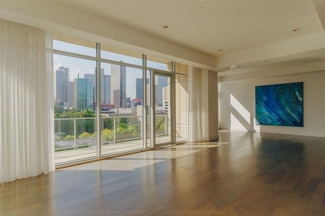 2025 Woodall Rodgers Freeway - Photo 14
