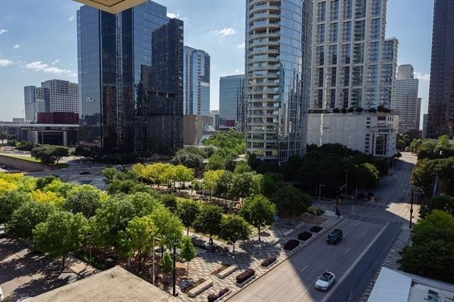 2025 Woodall Rodgers Freeway - Photo 30