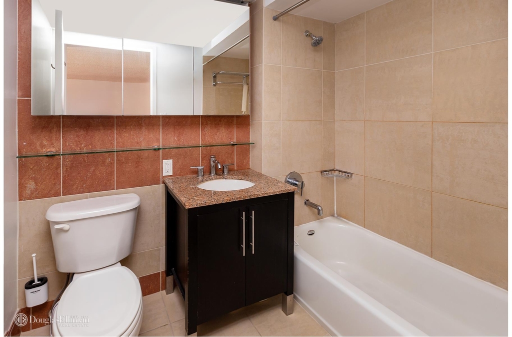 555 W 23rd St - Photo 6