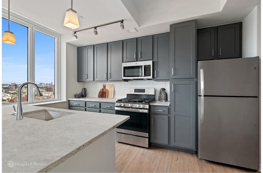 2319 Third Ave - Photo 4