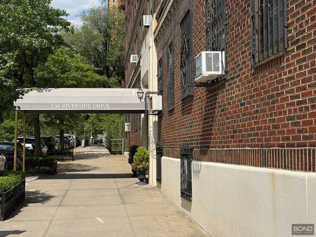 230 Riverside Drive - Photo 18