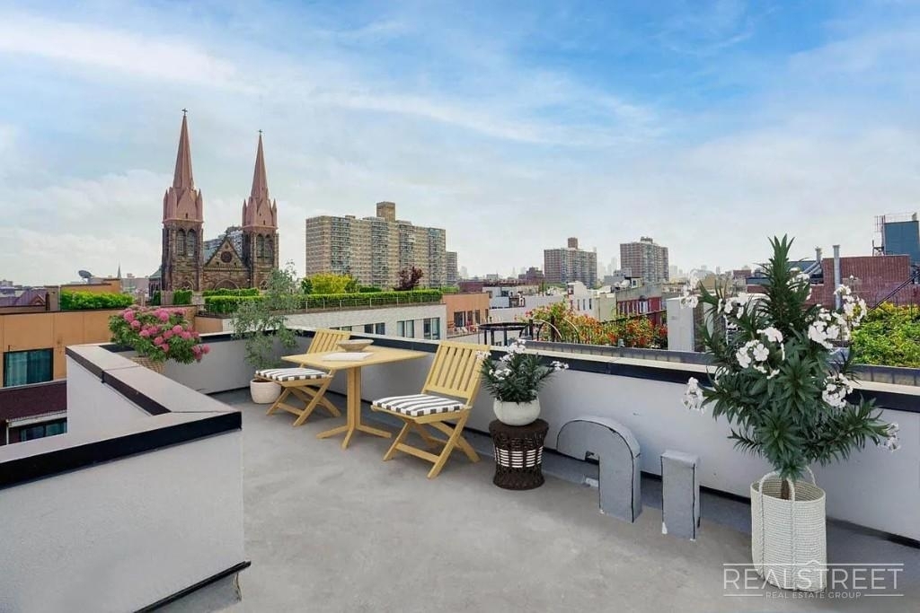 141 Meserole Street - Photo 8