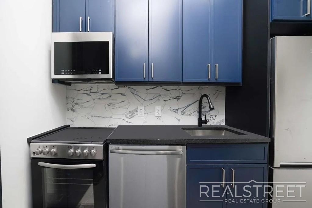 141 Meserole Street - Photo 2