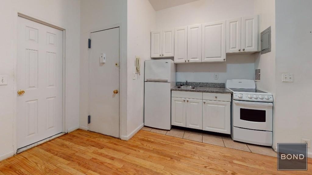 East 93 Street - Photo 3