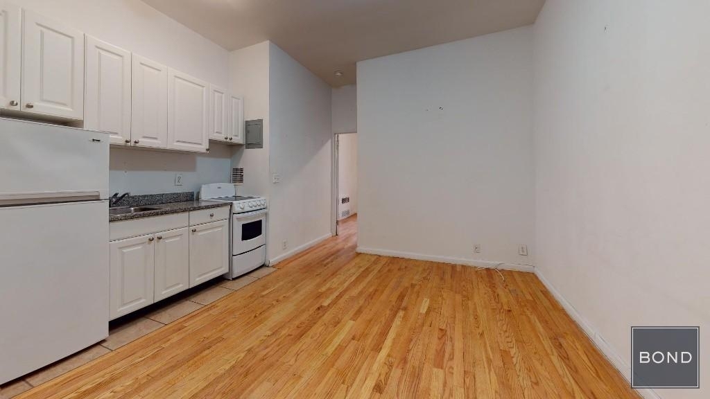 East 93 Street - Photo 4