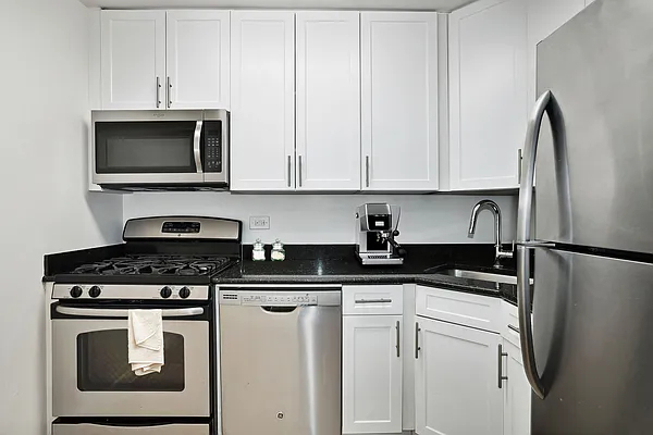355 South End Avenue, Unit 28E - Photo 4