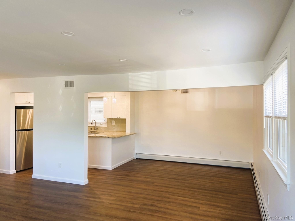 473 Franklin Boulevard - Photo 5