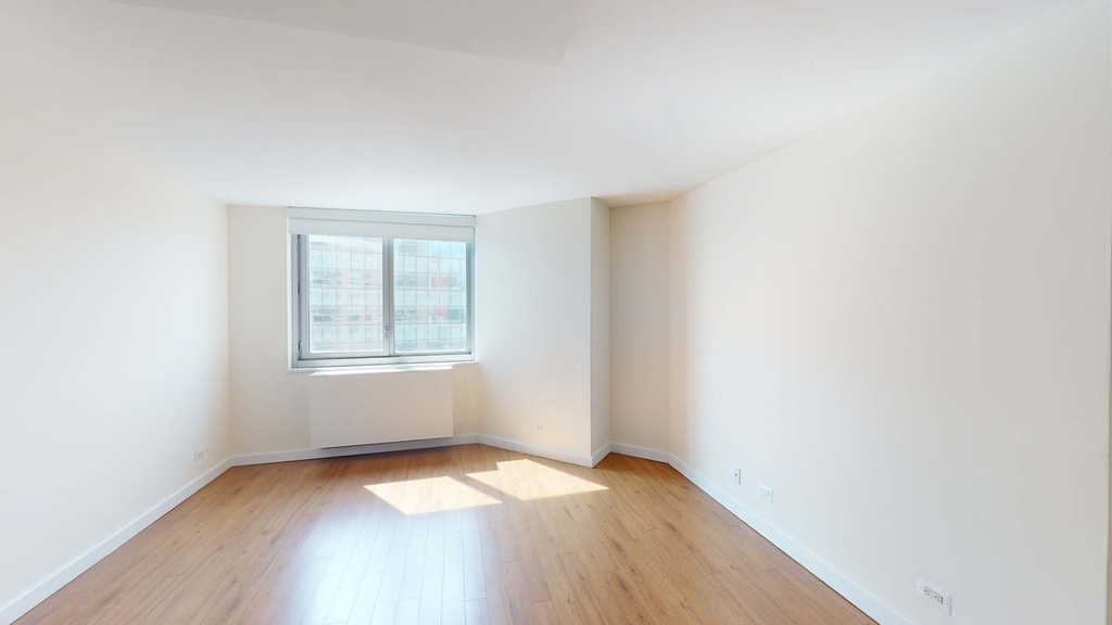 401 E 34th St - Photo 4