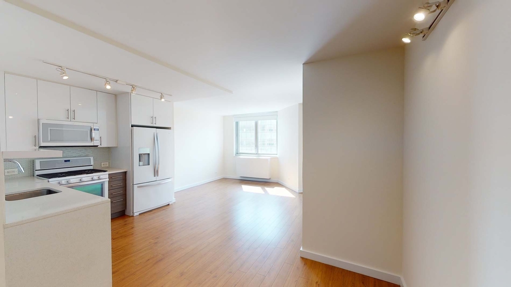 401 E 34th St - Photo 3