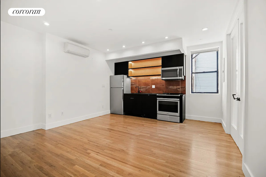 568 Lafayette Avenue - Photo 0