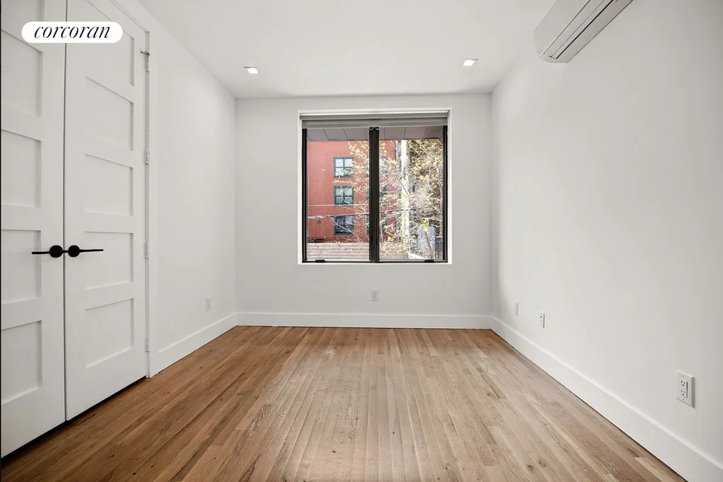 568 Lafayette Avenue - Photo 4