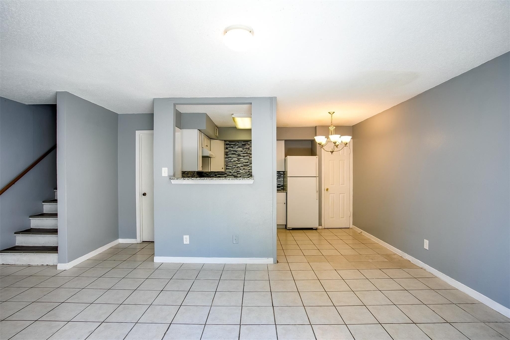 2215 Mission Hill Cir - Photo 0