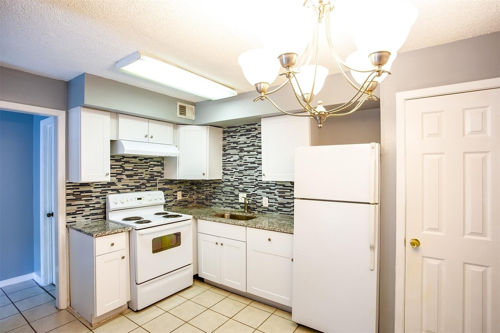 2215 Mission Hill Cir - Photo 3