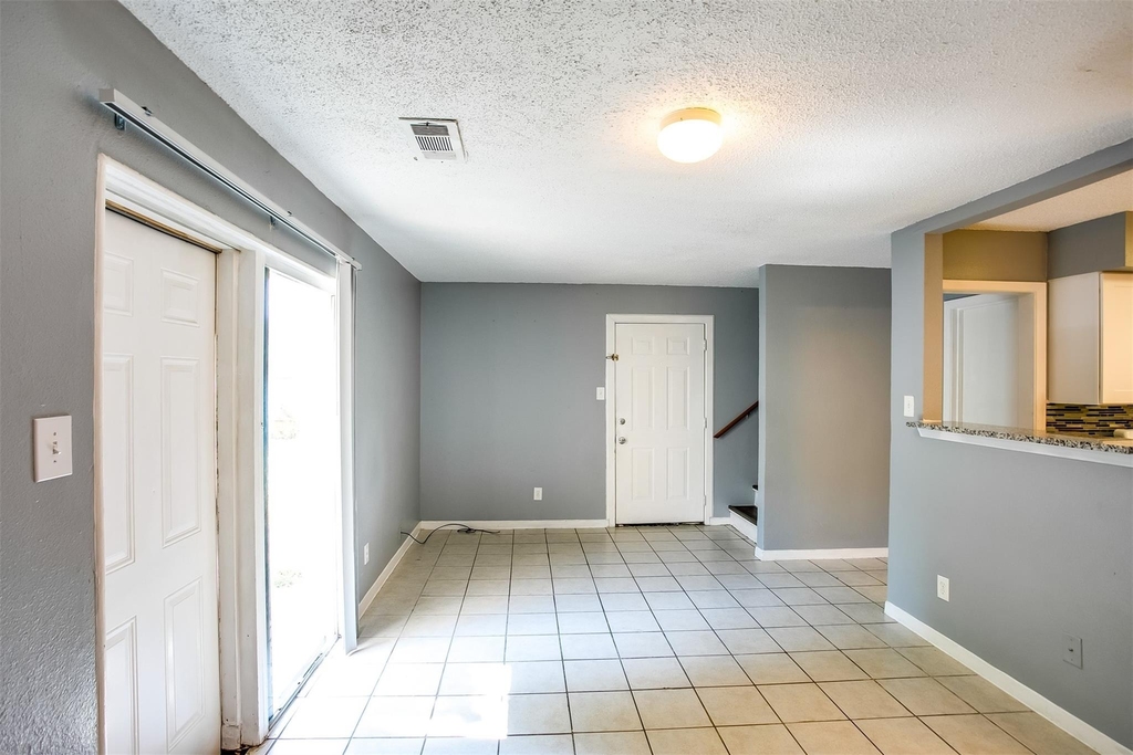 2215 Mission Hill Cir - Photo 2