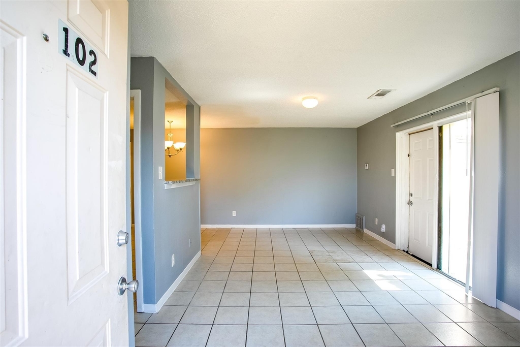 2215 Mission Hill Cir - Photo 1