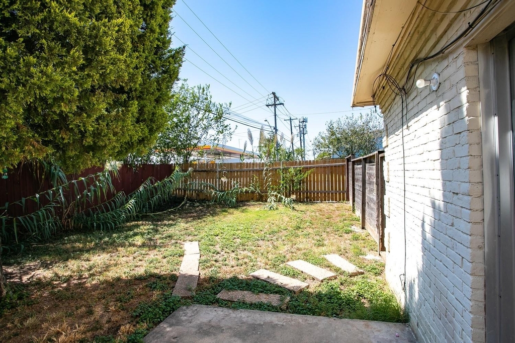 2215 Mission Hill Cir - Photo 11