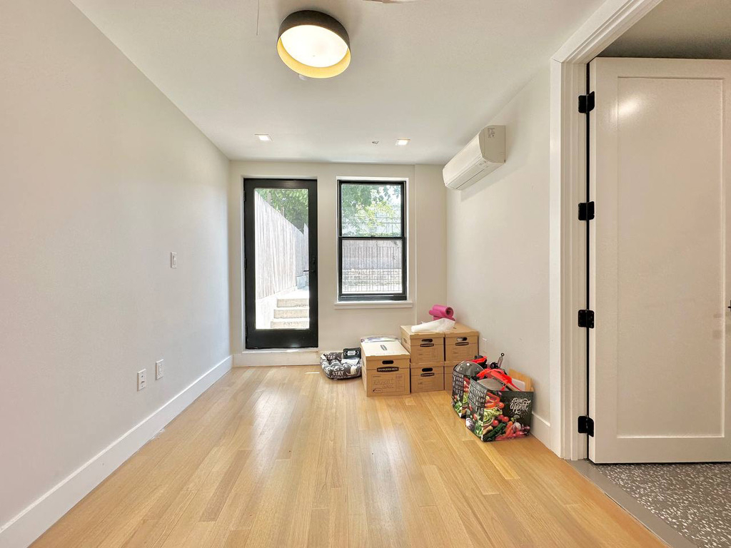 Bleecker St & Evergreen Ave - Photo 3