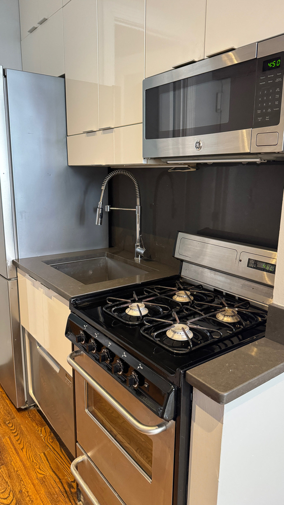 East 13th Street - Photo 12