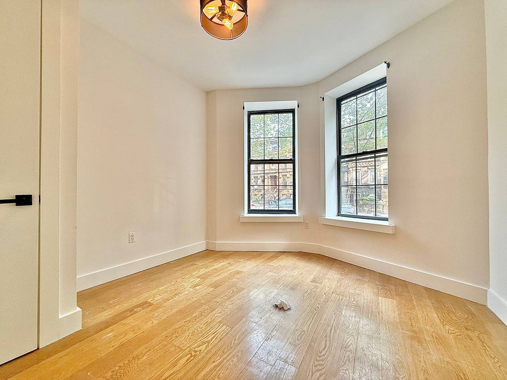 Halsey St & Tompkins Ave - Photo 1