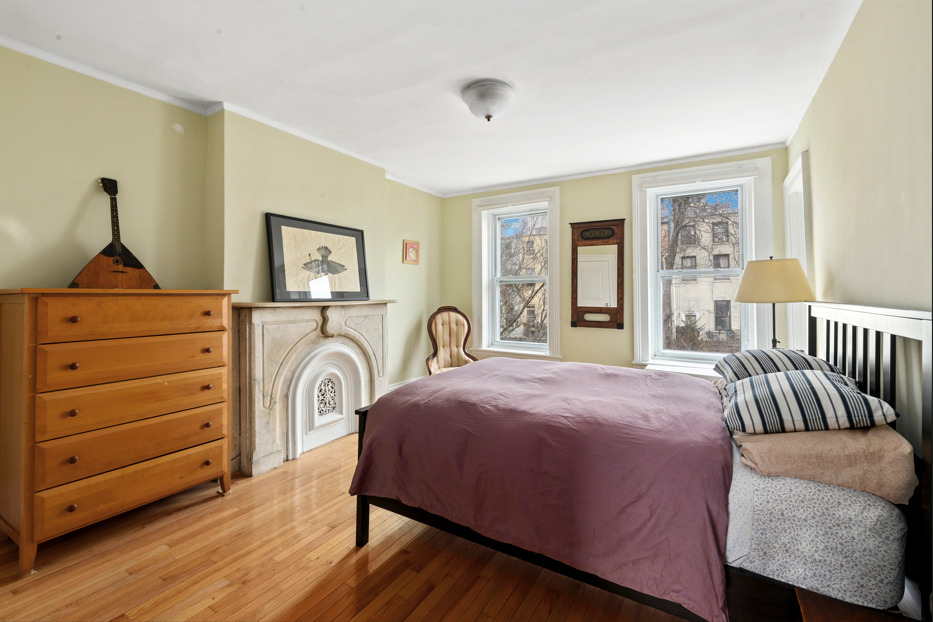 199 Bergen Street - Photo 2