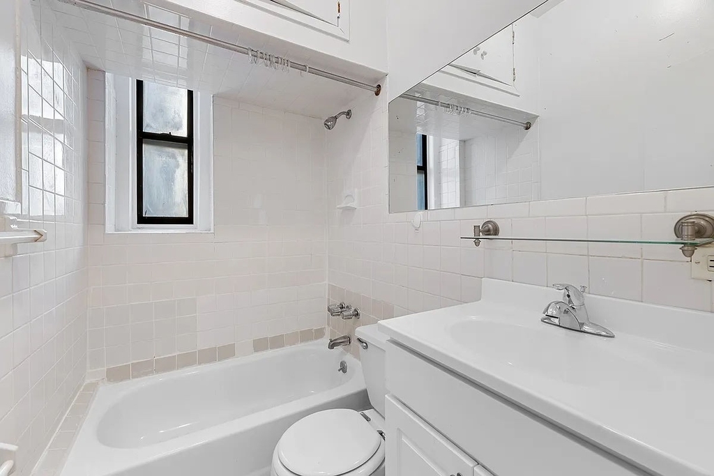 619 E 5th Street - Photo 3