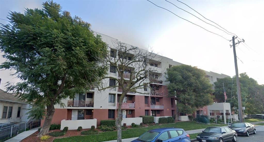 1320 N Monroe St - Photo 2