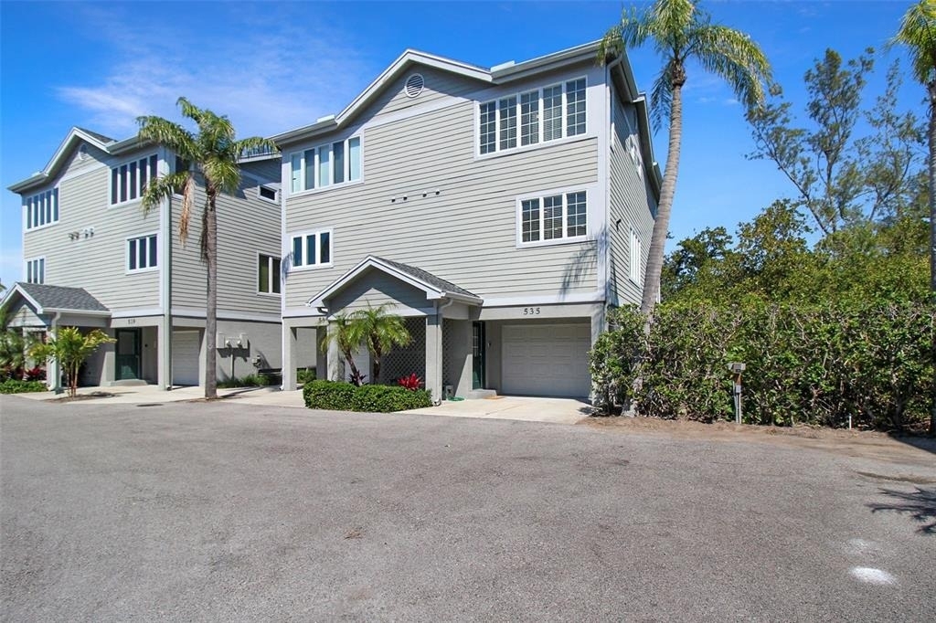 535 Forest Way - Photo 1