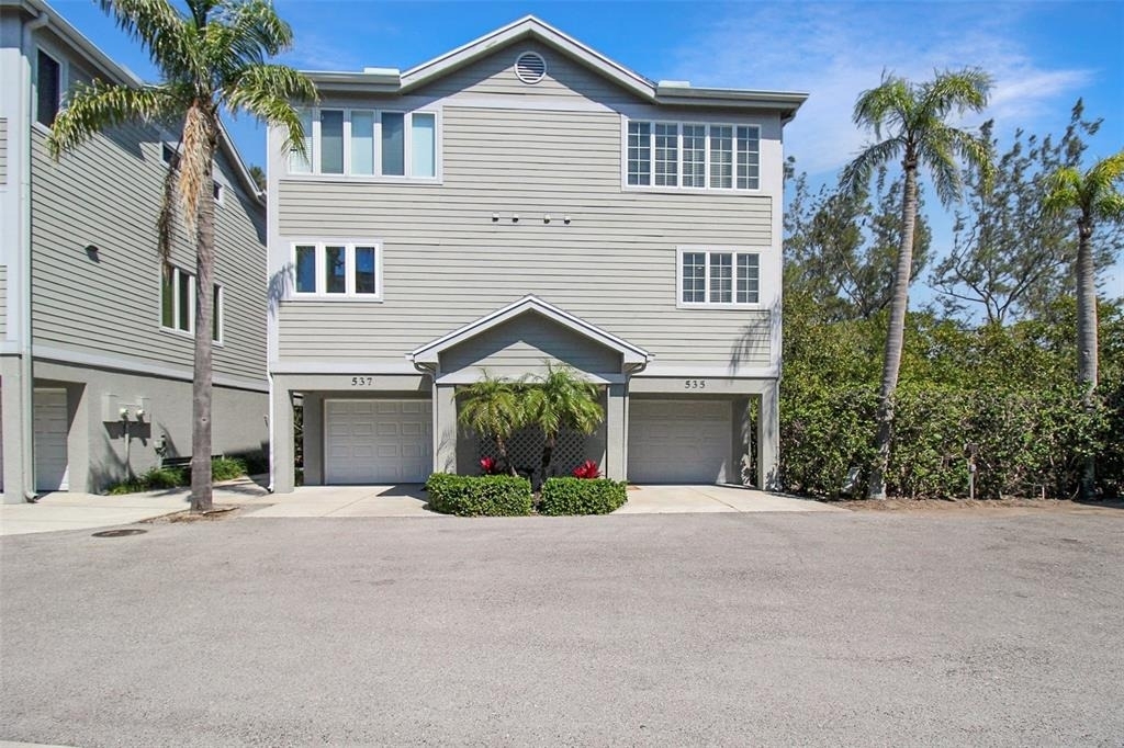 535 Forest Way - Photo 0