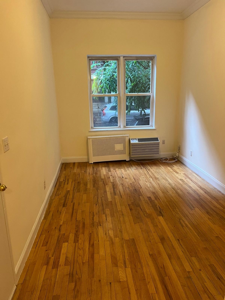 East 85th Street - Photo 6